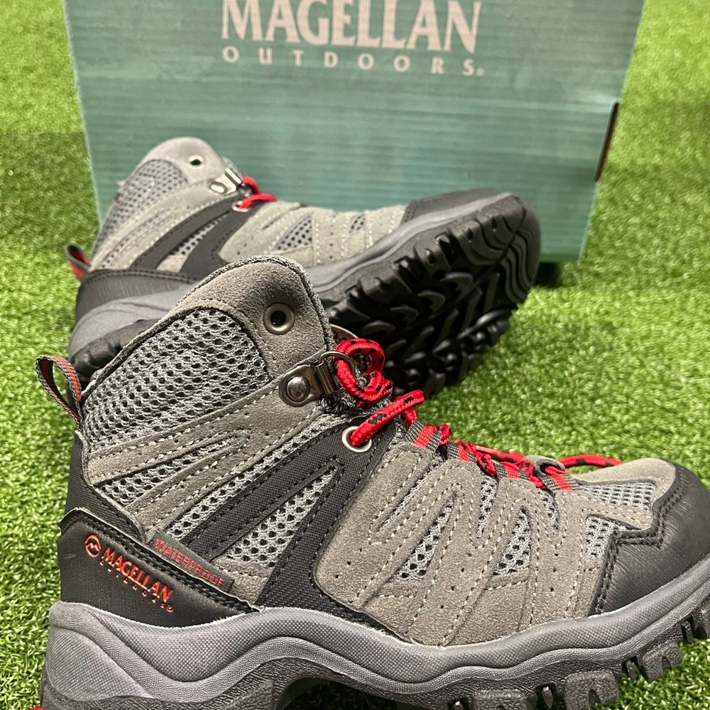 Boys Magellan Hiking Boots size 13